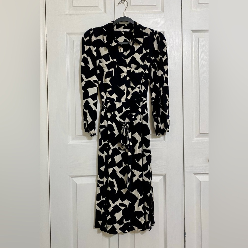 ZARA DRESS WHITE BLACK ABSTRACT GEO PRINT BALLOON SLEEVE MIDI SHIRT DRESS SIZE M